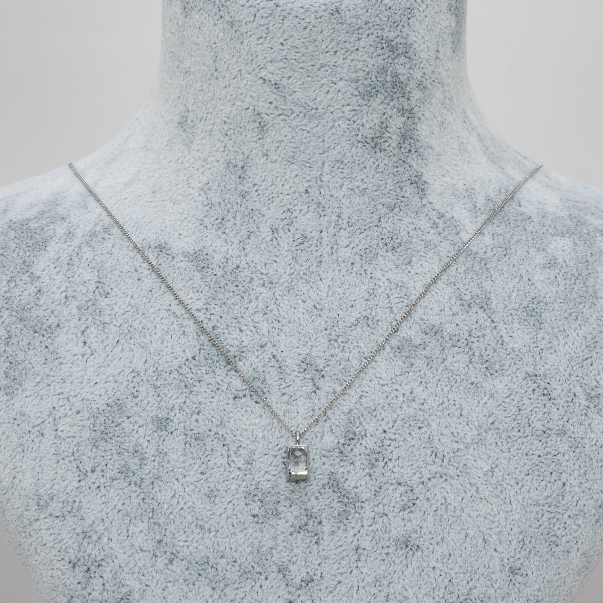 Glow Within VIP Silver Kolye