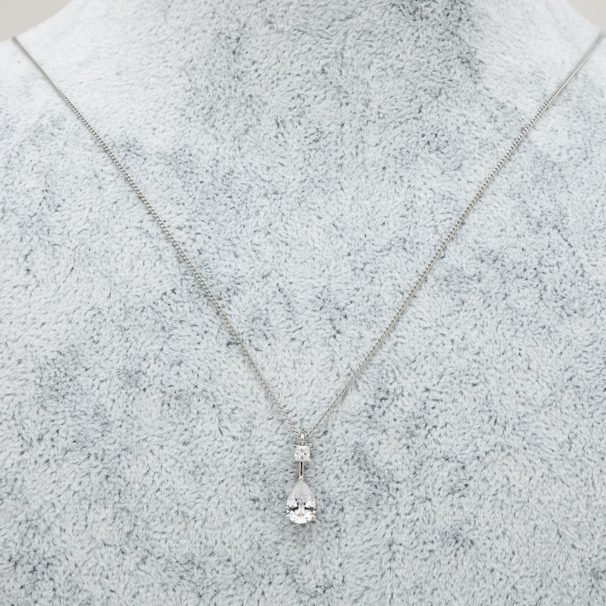 Teardropt VIP Silver Kolye