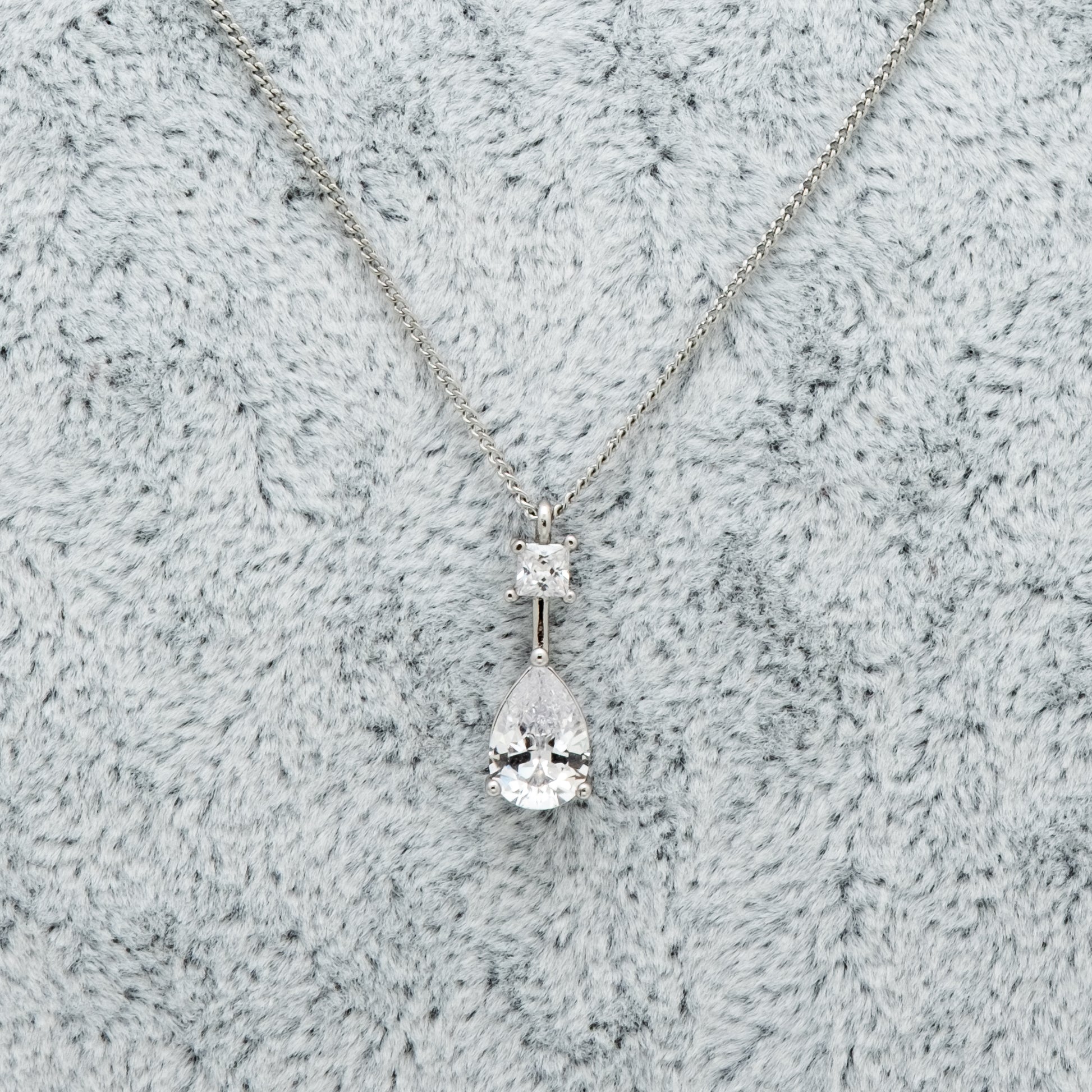 Teardropt VIP Silver Kolye